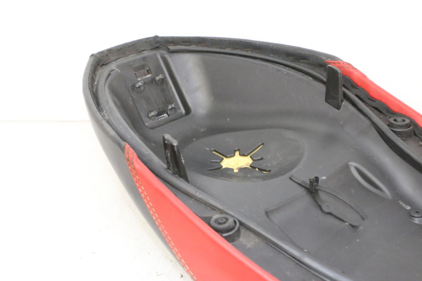 photo de SELLE PIAGGIO NEW TYPHOON 50 (2018 - 2021) - Inspection visuelle