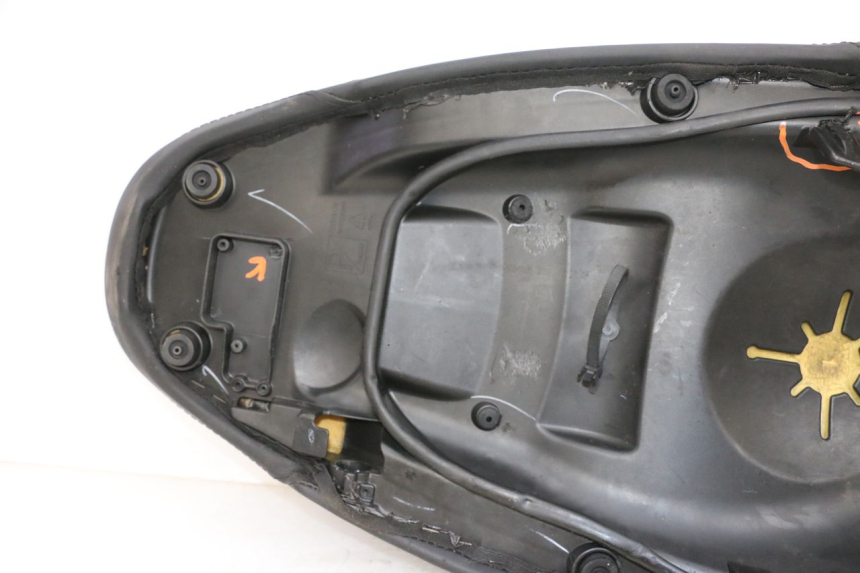 photo de SELLE PIAGGIO NEW TYPHOON 50 (2018 - 2021) - Zoom qualité