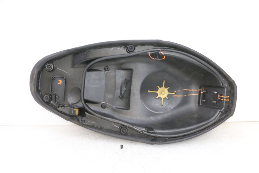 photo de SELLE PIAGGIO NEW TYPHOON 50 (2018 - 2021) - Points de fixation