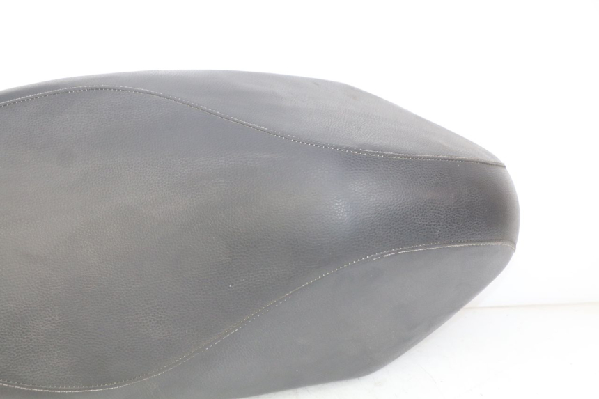 photo de SELLE PEUGEOT KISBEE 2T 50 (2010 - 2017)