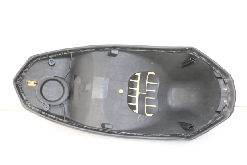 photo de SELLE PEUGEOT KISBEE 4T 50 (2010 - 2017)
