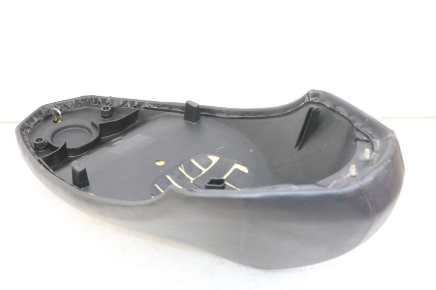 photo de SELLE PEUGEOT KISBEE 4T 50 (2010 - 2017)