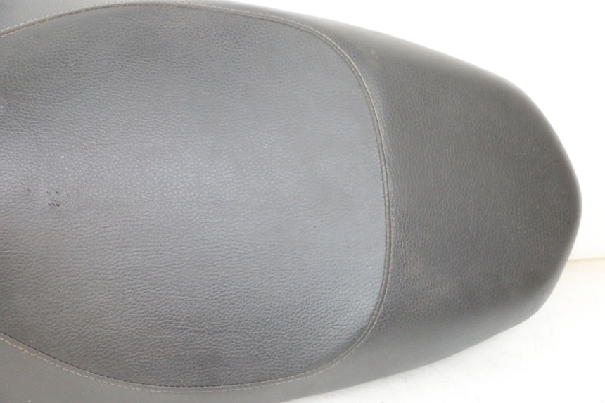 photo de SELLE PEUGEOT KISBEE 4T 50 (2010 - 2017)