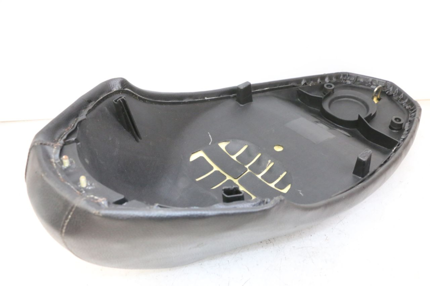 photo de SELLE PEUGEOT KISBEE 4T 50 (2010 - 2017)