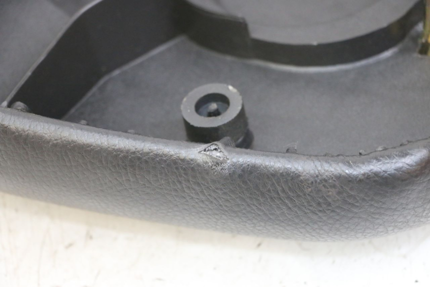 photo de SELLE PEUGEOT KISBEE 4T 50 (2010 - 2017)