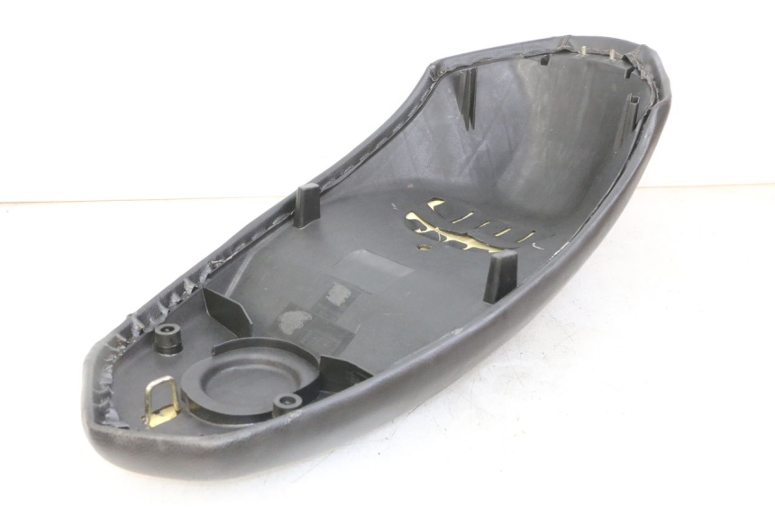 photo de SELLE PEUGEOT KISBEE 4T 50 (2010 - 2017)