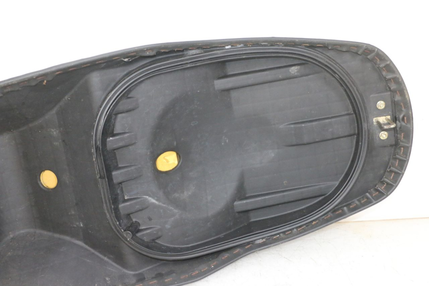 photo de SELLE DAELIM S1 125 (2007 - 2016) - Points de fixation