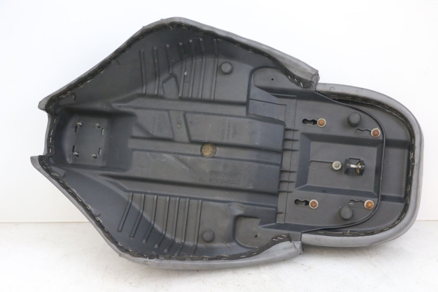 photo de SELLE APRILIA SCARABEO GT 125 (1999 - 2007)