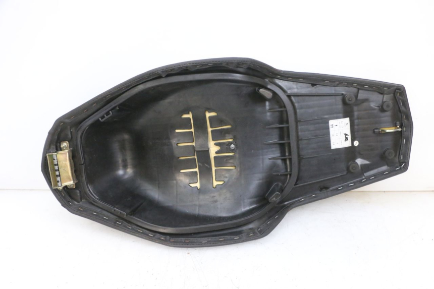 photo de SELLE PEUGEOT SPEEDFIGHT 4 4T EFI 50 (2021 - 2025) - Vue d’ensemble