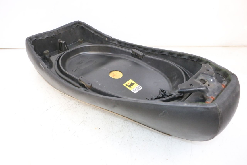 photo de SELLE PIAGGIO VESPA GTS SUPER IE 125 (2009 - 2016) - Gros plan technique