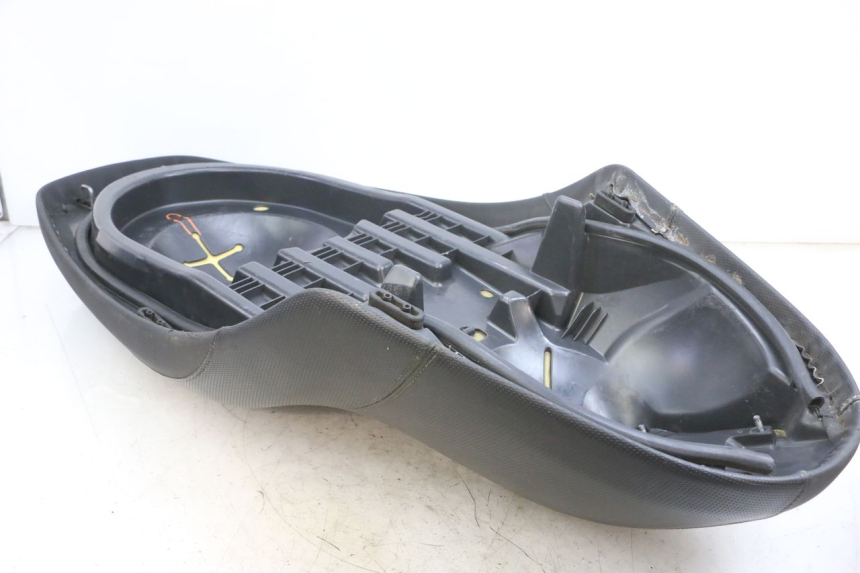 photo de SELLE YAMAHA XMAX X-MAX 125 (2006 - 2009) - Autre angle de vue