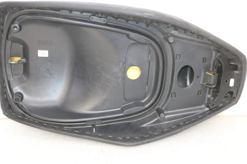 photo de SELLE PIAGGIO XEVO - X EVO 125 (2007 - 2016) - Points de fixation