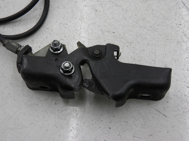 photo de SERRURE SELLE HONDA FES FORESIGHT 250 (1997 - 2002) - Autre angle de vue