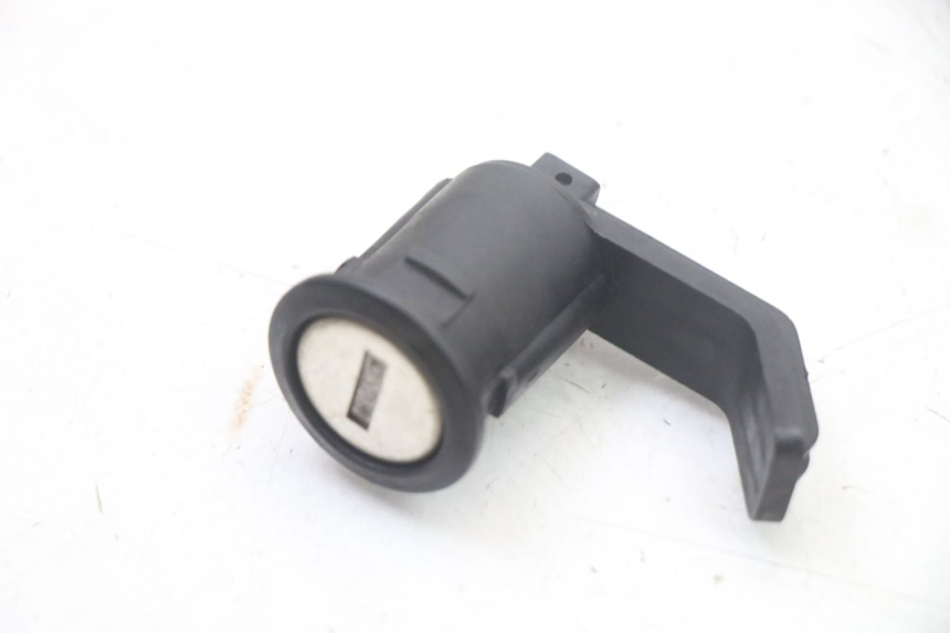 photo de SERRURE SELLE PEUGEOT SATELIS COMPRESSOR K15 125 (2006 - 2009)