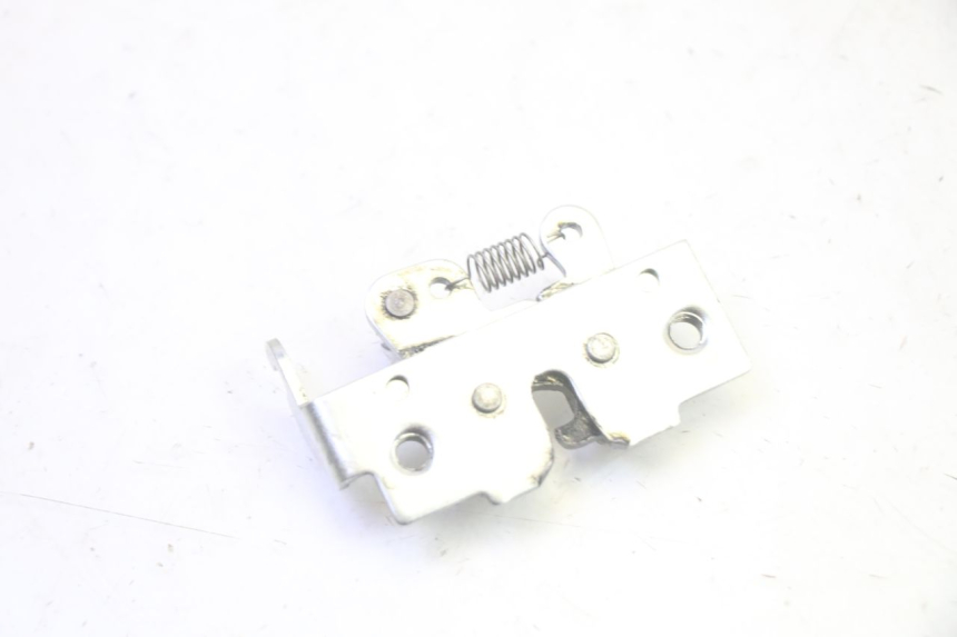 photo de SERRURE SELLE YAMAHA XMAX X-MAX 125 (2006 - 2009) - Zoom état d’usage