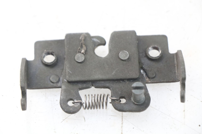 photo de SERRURE DE SELLE APRILIA ATLANTIC 125 (2003 - 2009) - Zoom état d’usage