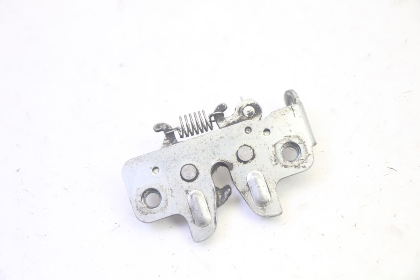 photo de SERRURE DE SELLE SUZUKI BURGMAN EXECUTIVE ABS 650 (2006 - 2012) - Zoom état d’usage