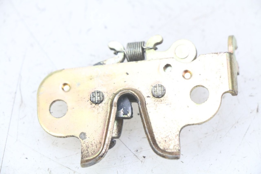 photo de SERRURE DE SELLE PEUGEOT CITYSTAR 2T 50 (2018 - 2021) - Zoom état d’usage