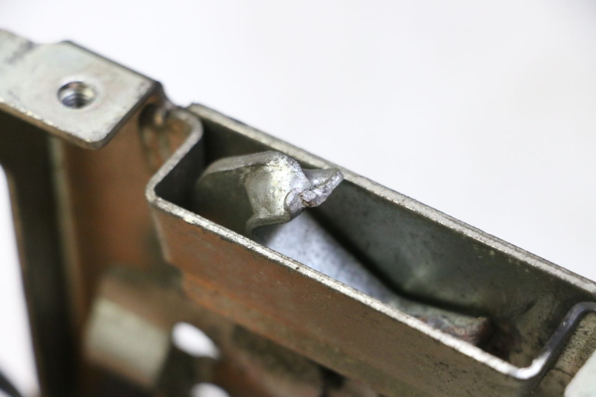 photo de SERRURE DE SELLE HONDA FES S-WING SWING ABS 125 (2007 - 2015)