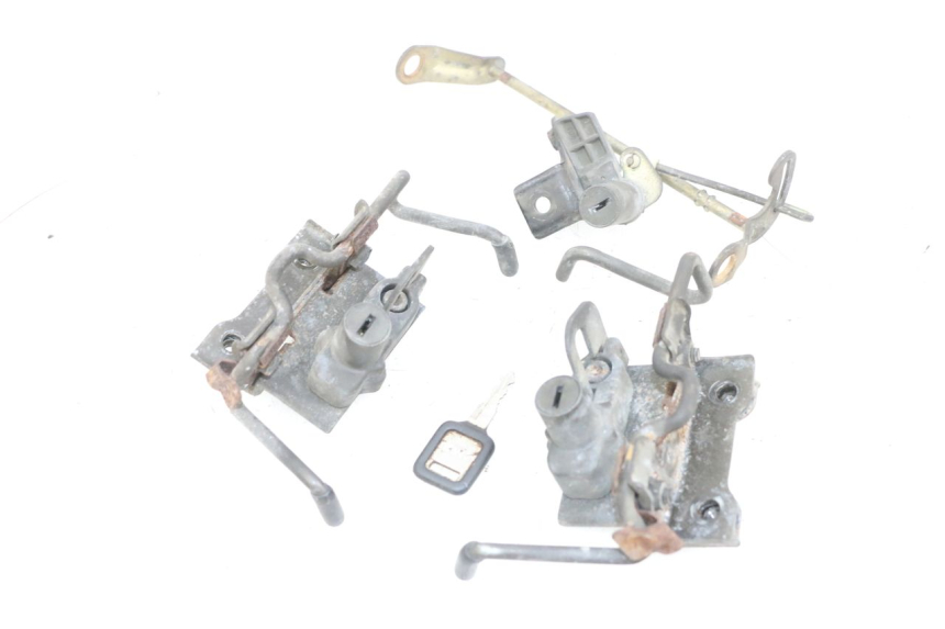 photo de SERRURE DE SELLE KAWASAKI GPX R WARBIRD 600 (1988 - 1993) - Détail de la pièce