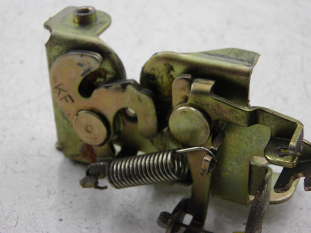 photo de SERRURE DE SELLE HONDA FES FORESIGHT 250 (1997 - 2002) - Détail de la pièce