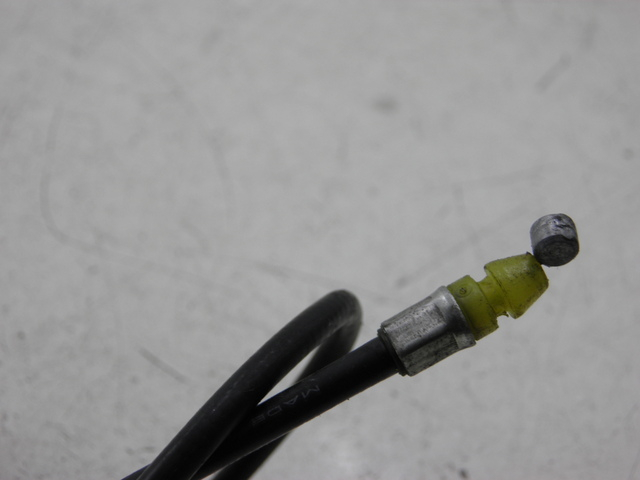 photo de SERRURE DE SELLE HONDA FES FORESIGHT 250 (1997 - 2002) - Autre angle de vue