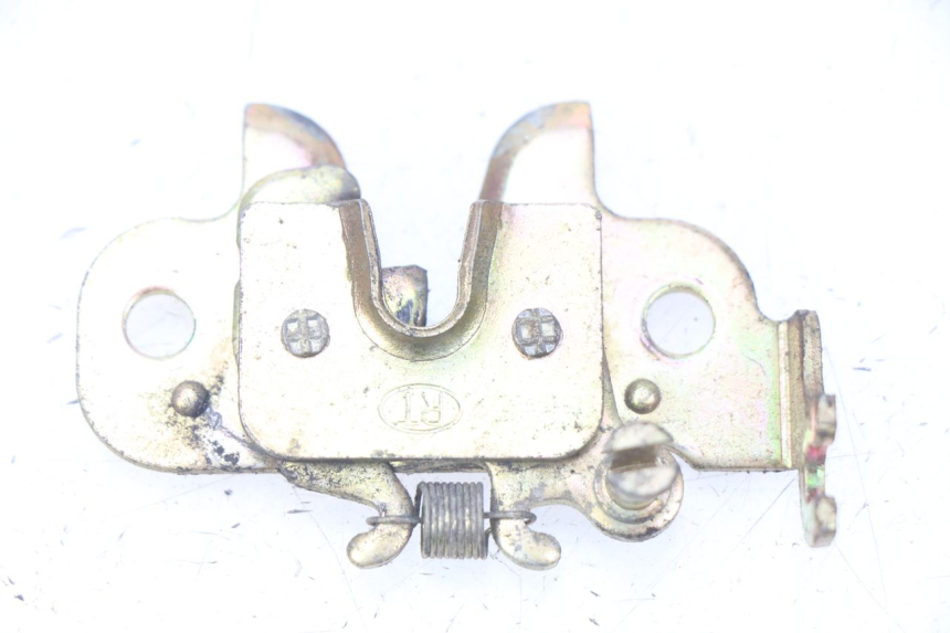 photo de SERRURE DE SELLE PEUGEOT KISBEE 4T 50 (2018 - 2022)