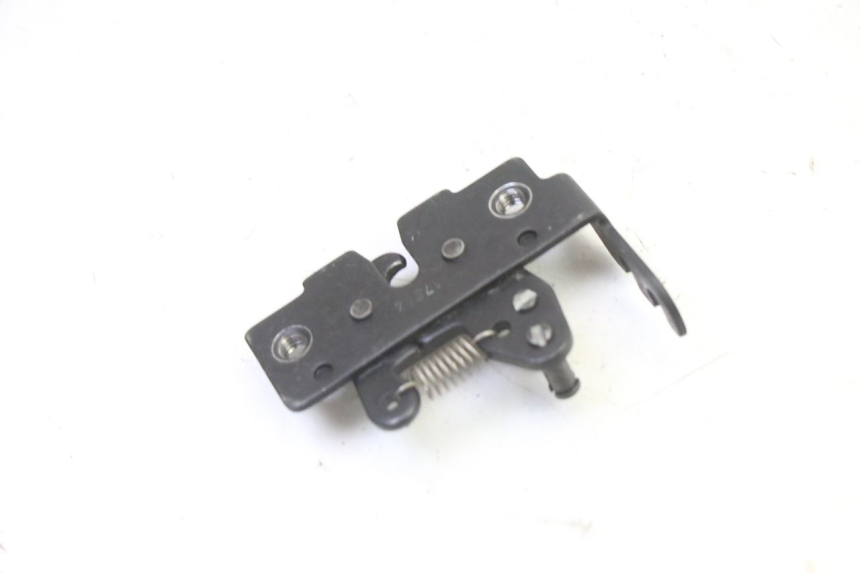 photo de SERRURE DE SELLE PIAGGIO MP3 HPE 310 (2024 - 2025)