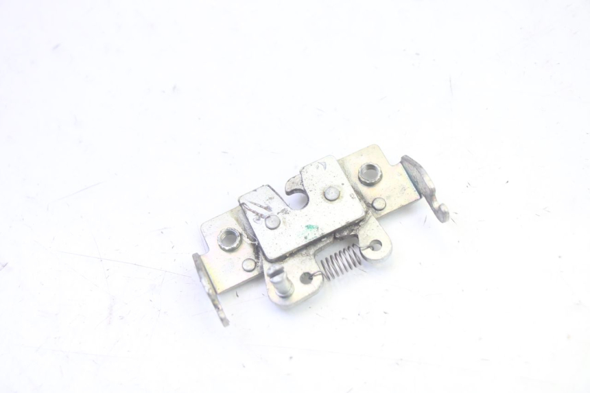 photo de SERRURE DE SELLE YAMAHA NEOS NEO'S 4T 50 (2008 - 2016) - Détail de la pièce