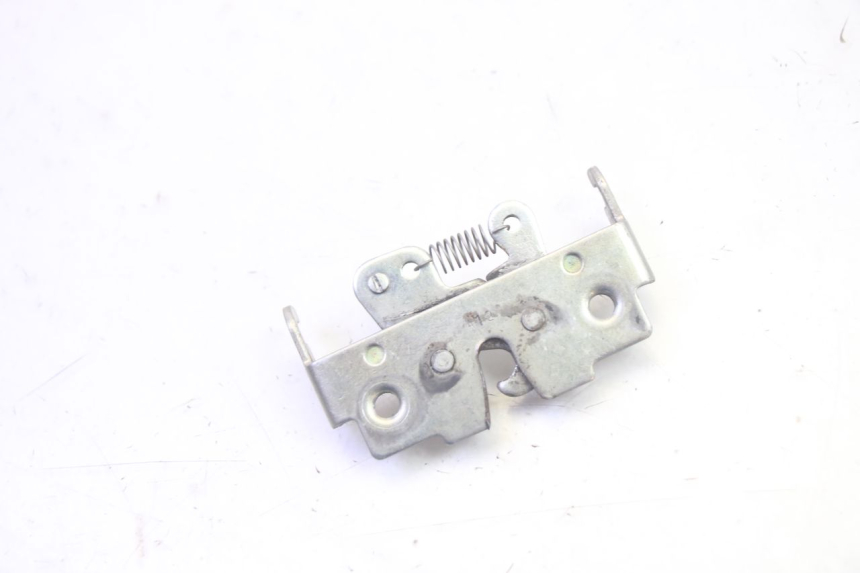 photo de SERRURE DE SELLE YAMAHA NEOS NEO'S 4T 50 (2008 - 2016) - Zoom état d’usage