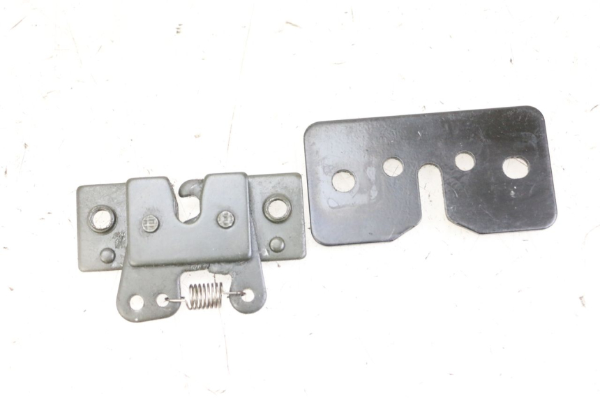photo de SERRURE DE SELLE PEUGEOT SATELIS 125 (2013 - 2018)