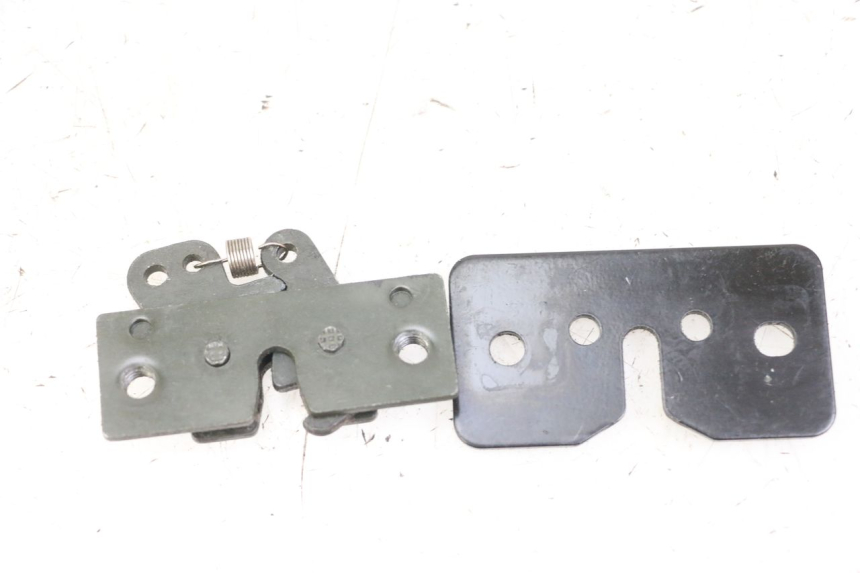 photo de SERRURE DE SELLE PEUGEOT SATELIS 125 (2013 - 2018)