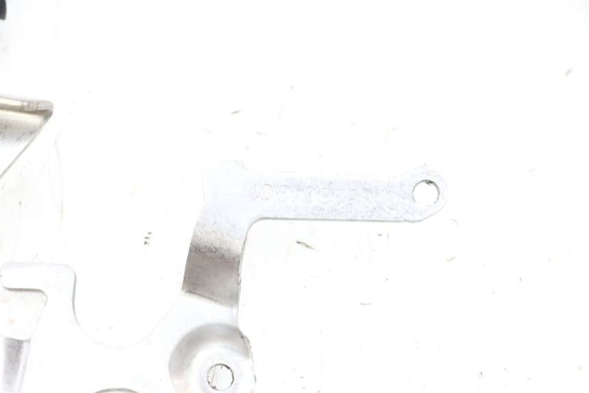 photo de SERRURE DE SELLE BMW R GS 1250 (2021 - 2024) - Gros plan technique