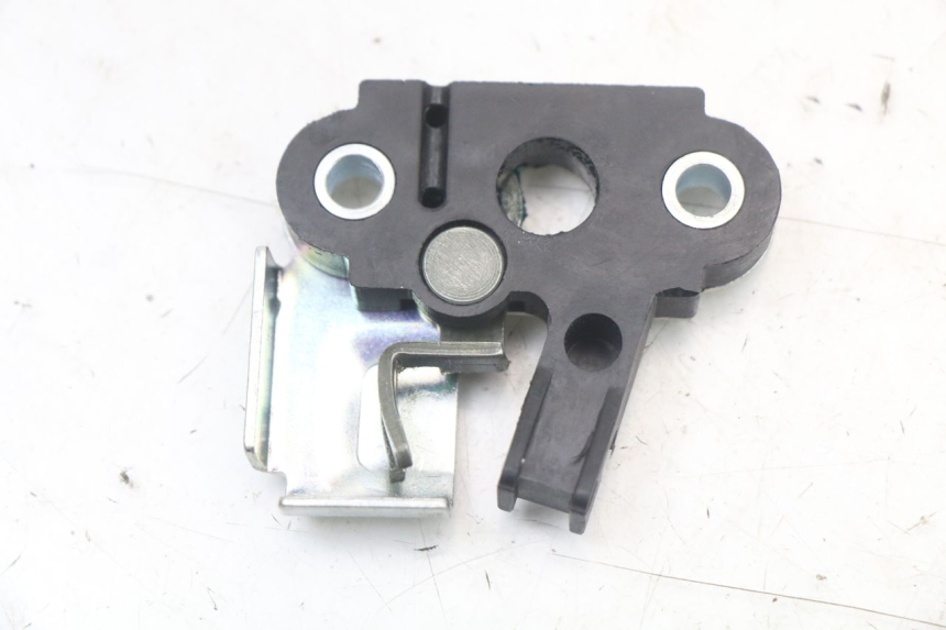 photo de SERRURE DE SELLE ROYAL ENFIELD CONTINENTAL GT 650 (2019 - 2024)