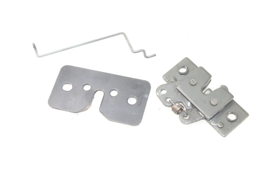 photo de SERRURE DE SELLE PEUGEOT SATELIS 300 (2012 - 2015) - Zoom état d’usage