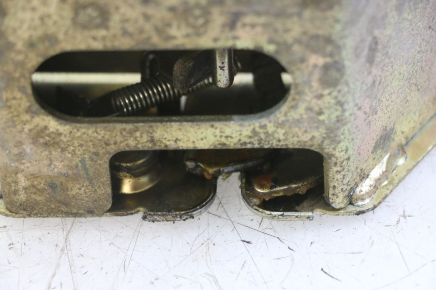 photo de SERRURE DE SELLE HONDA SCV LEAD 100 (2003 - 2007)