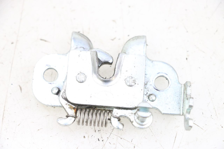 photo de SERRURE DE SELLE PEUGEOT SPEEDFIGHT 4 4T EFI 50 (2021 - 2025) - Zoom état d’usage