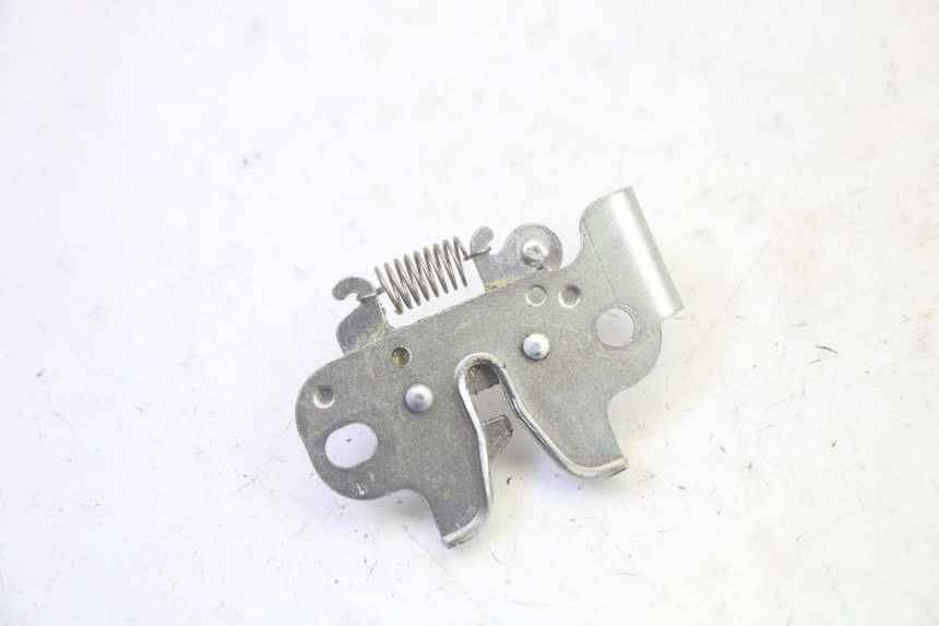 photo de SERRURE DE SELLE YAMAHA TRICITY 300 (2020 - 2024) - Zoom état d’usage