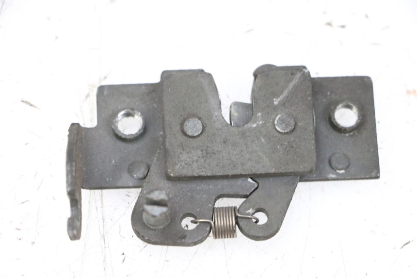 photo de SERRURE DE SELLE PIAGGIO VESPA GTS SUPER IE 125 (2009 - 2016) - Vue principale