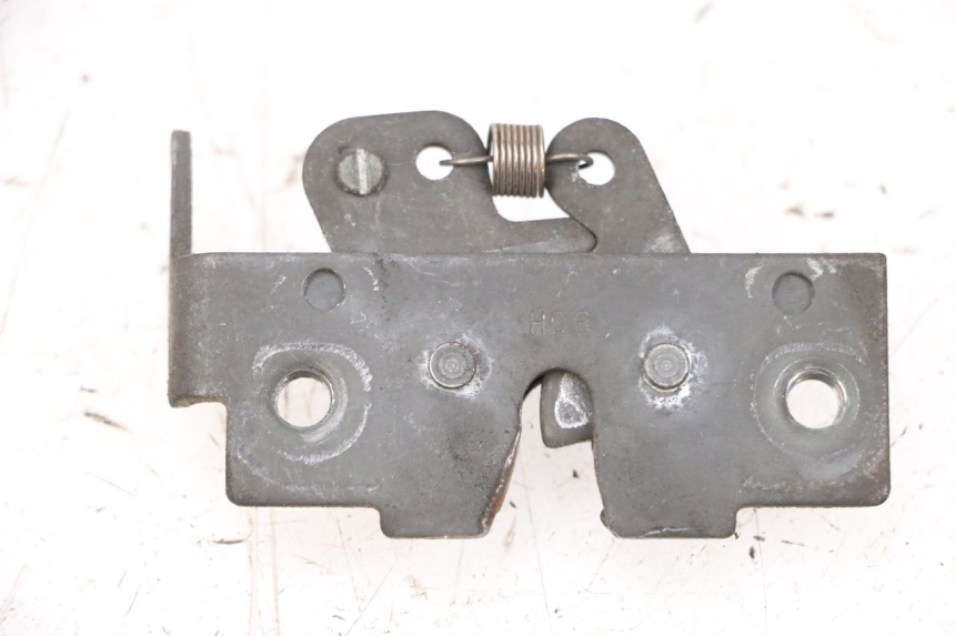 photo de SERRURE DE SELLE PIAGGIO VESPA GTS SUPER IE 125 (2009 - 2016) - Autre angle de vue