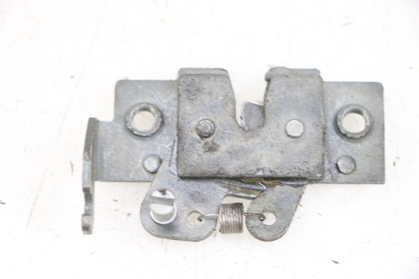 photo de SERRURE DE SELLE YAMAHA XMAX X-MAX 125 (2006 - 2009) - Vue principale