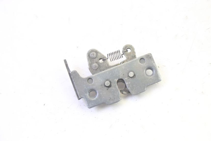 photo de SERRURE DE SELLE PIAGGIO X8 125 (2004 - 2007) - Zoom état d’usage