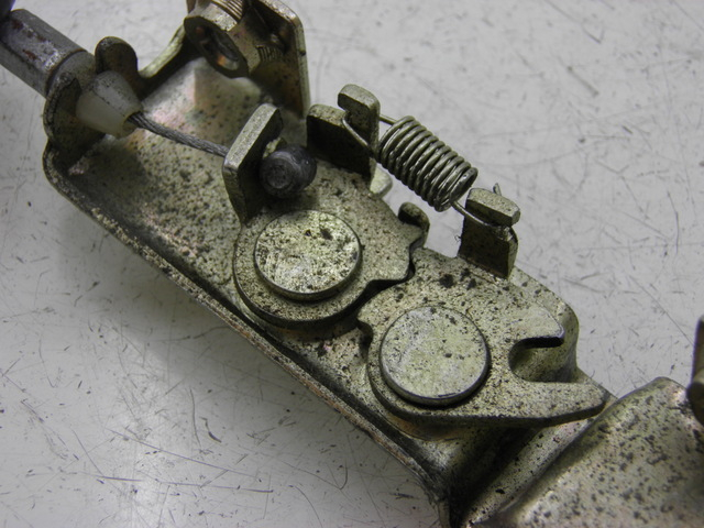 photo de SERRURE DE SELLE YIYING YY 125 T-10 125 (2006 - 2012) - Zoom état d’usage