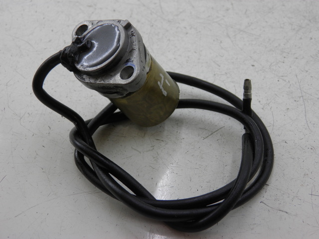 photo de SONDE PRESSION D'HUILE YAMAHA FJR 1300 (2004 - 2005) - Autre angle de vue