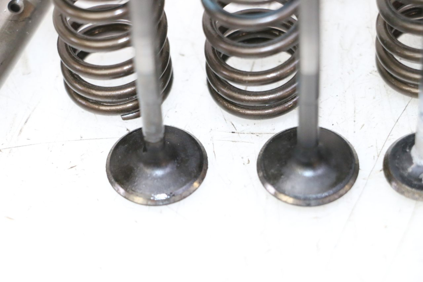 photo de SOUPAPE SUZUKI BURGMAN 125 (2007 - 2014)