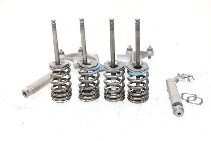 photo de SOUPAPE SUZUKI BURGMAN 125 (2007 - 2014)