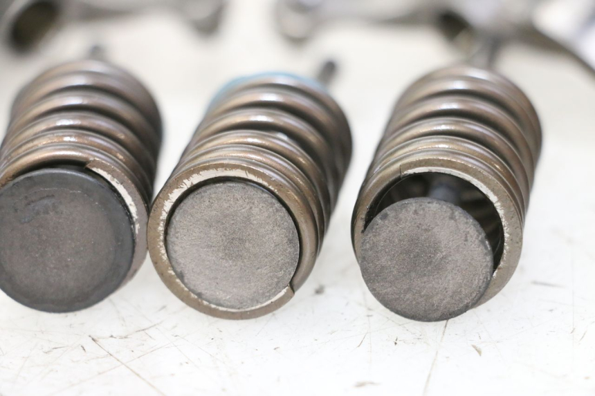 photo de SOUPAPE SUZUKI BURGMAN 125 (2007 - 2014)