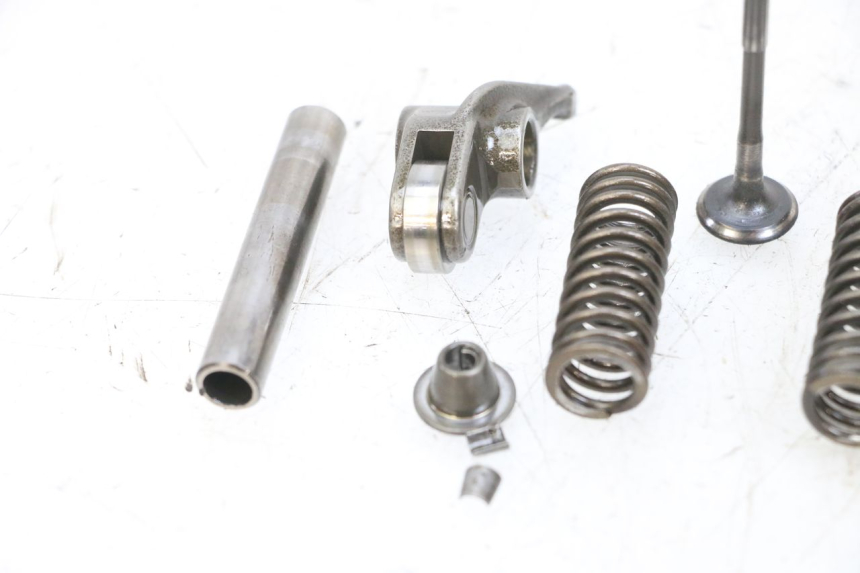 photo de SOUPAPE YAMAHA NEOS NEO'S 4T 50 (2008 - 2016) - Gros plan technique