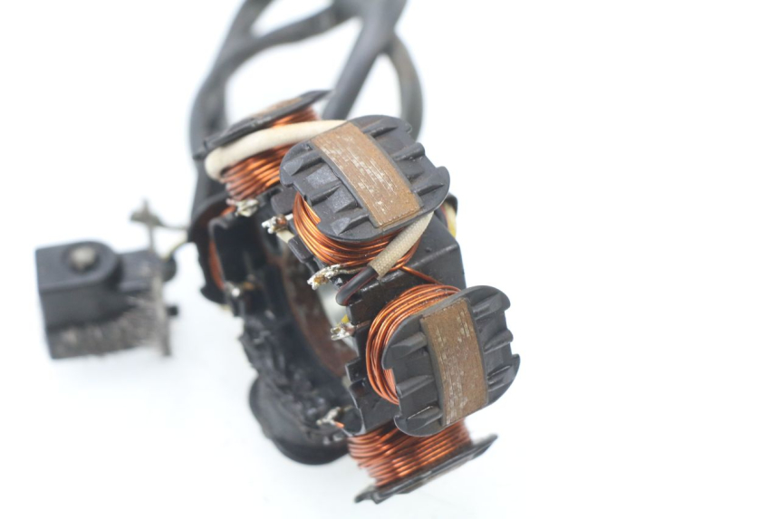 photo de STATOR PEUGEOT LUDIX 50 (2008 - 2017) - Autre angle de vue