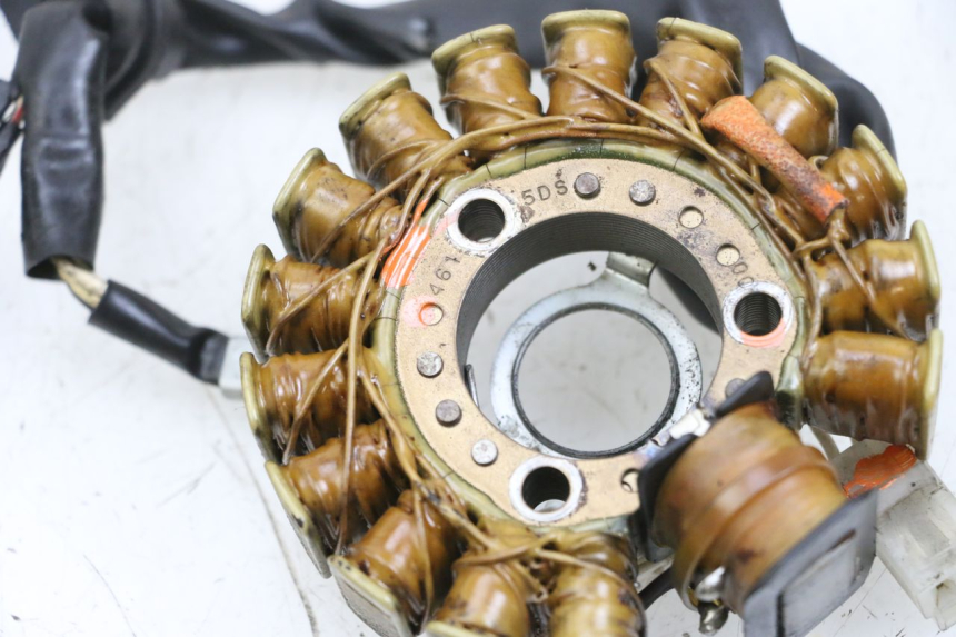 photo de STATOR YAMAHA YP MAJESTY 125 (2002 - 2006) - Gros plan technique